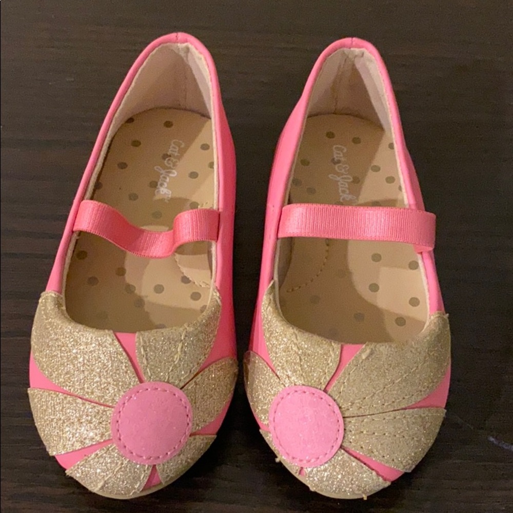 Adorable Toddler girls cat and jack flats size 6T.